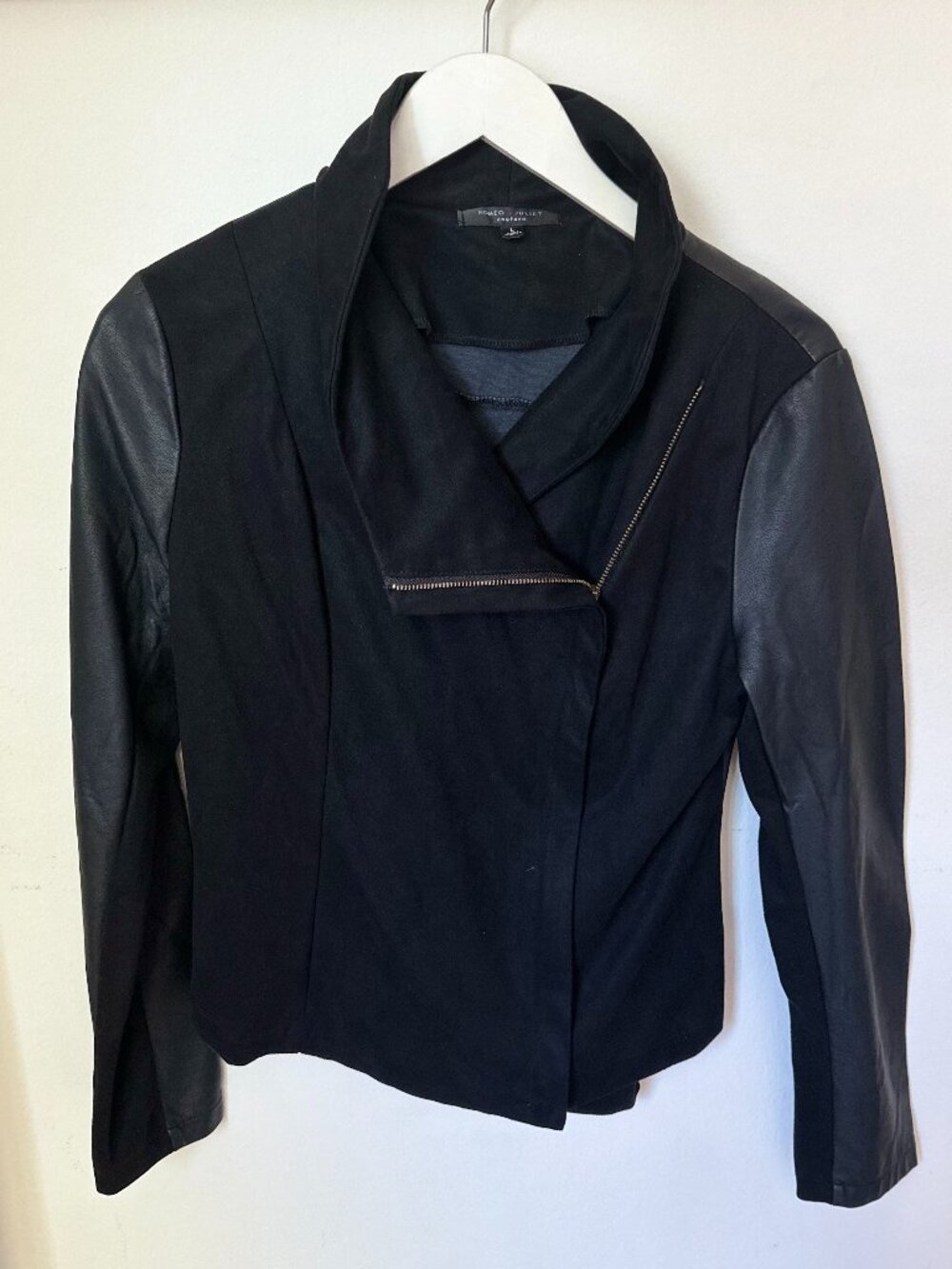 Black Moto-Style Jacket with Faux Leather Sleeves – Women’s Large
